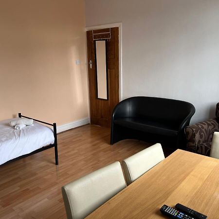 2 Bedroom Apartment, 5 Minutes From City Centre Ньюкасл-апон-Тайн Екстер'єр фото